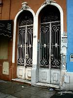 puerta de calle de la casa de Adn Buenosayres